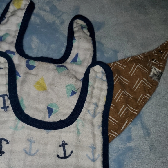 9 baby bibs - Picture 2 of 5